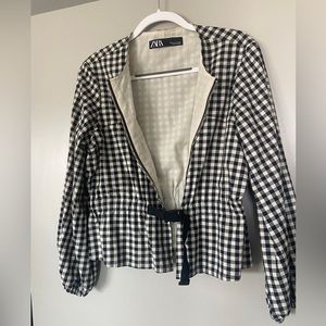 Checkered jacket with cinched waist and big sleeves. Zara